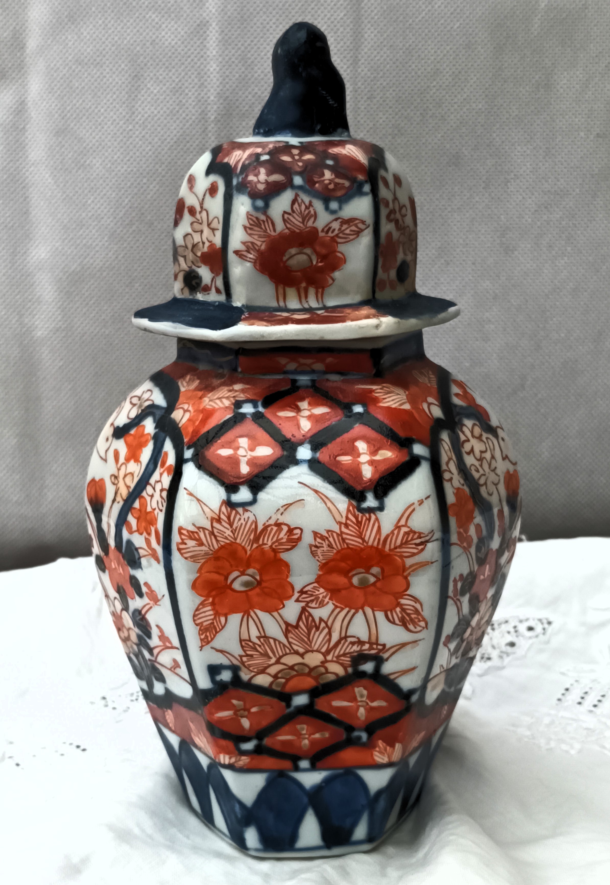 Antique Japanese Meiji Period Imari Porcelain Vase & Cover - Image 2